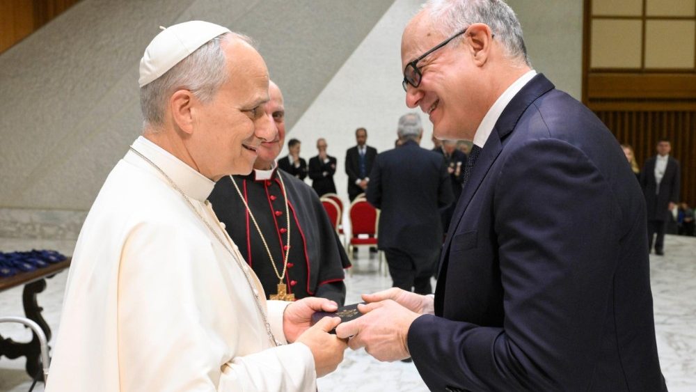 Papa Leon XIV și Roberto Gualtieri.