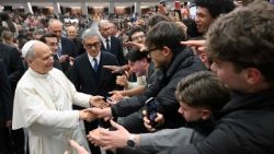 Leon al XIV-lea salutând tinerii din parohiile Romei