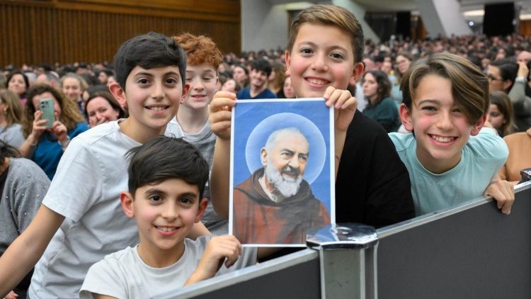 J&oacute;venes romanos en audiencia con el Papa el s&aacute;bado 10 de enero de 2026