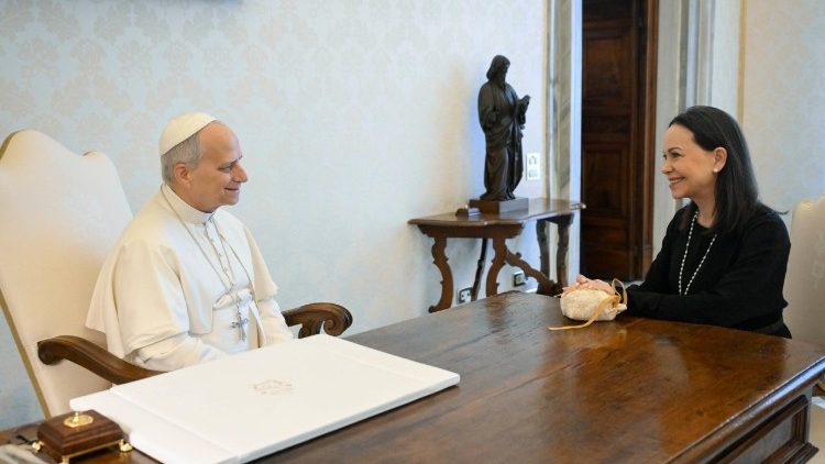 Папа Лъв XIV с Мария Мачадо