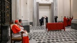 A Szent Kapu befalazásának zártkörű szertartása 