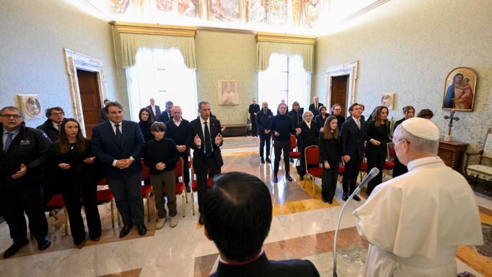 Сустрэча Папы з сем'ямі загінулых у Кран-Мантане (Швейцарыя)