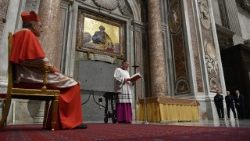 Падчас абраду закрыцця Святой Брамы ў ватыканскай базіліцы