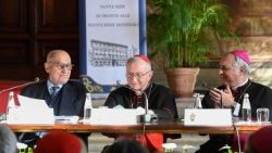 Në foto: Kardinali Pietro Parolin gjatë fjalimit të tij sot.