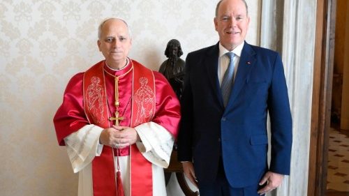 O Papa encontra-se com o pr&iacute;ncipe Alberto II de M&ocirc;naco