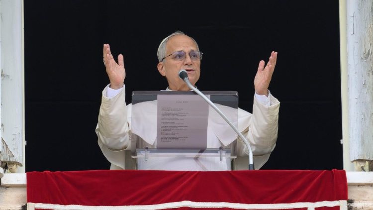 Леў XIV падчас "Анёл Панскі". Ілюстрацыйнае фота