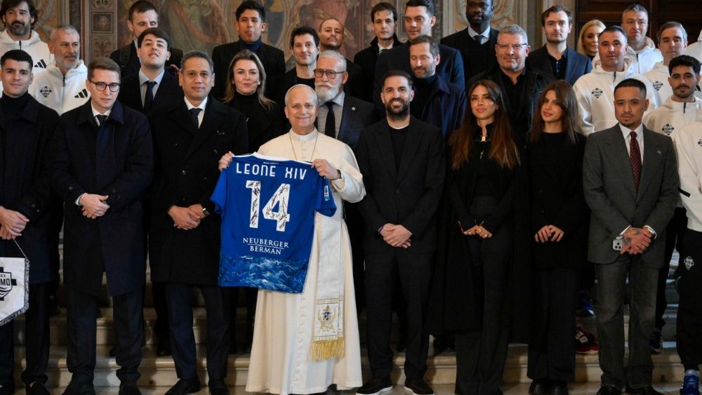 Леў XIV прыняў італьянскі футбольны клуб “Кома”