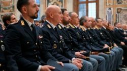 Baba Mtakatifu Leo XIV mwanzoni mwa mwaka mpya hukutana na kuzungumza na vikosi vya ulinzi na usalama mjini Vatican. 