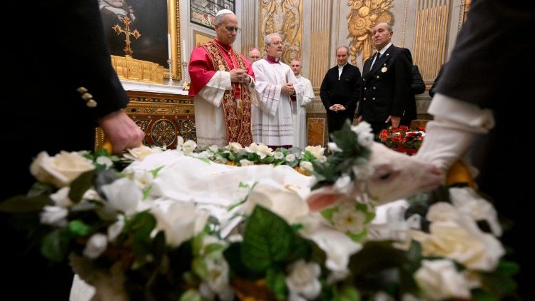 2026.01.21  Dwa baranki zostały przedstawione Papieżowi Leonowi XIV