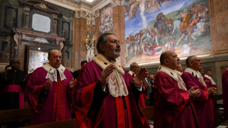 Un momento della celebrazione nella Capella Paolina