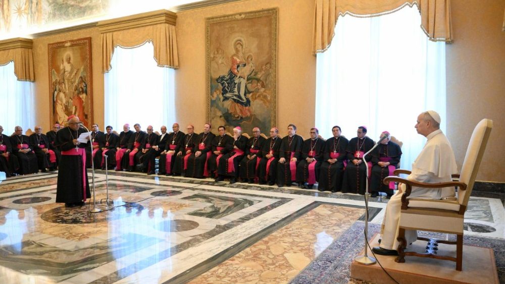  León XIV con los obispos del Perú en visita ad limina apostolorum, viernes 30 de enero de 2026