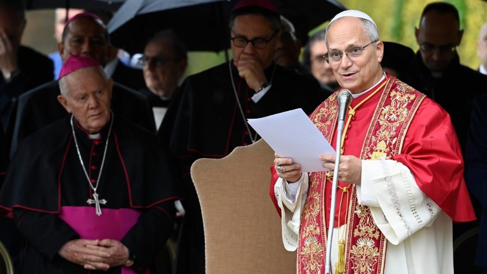 Leon al XIV-lea la binecuvântarea unui mozaic al Fecioarei Maria și a unei statui a sfintei Roza de Lima