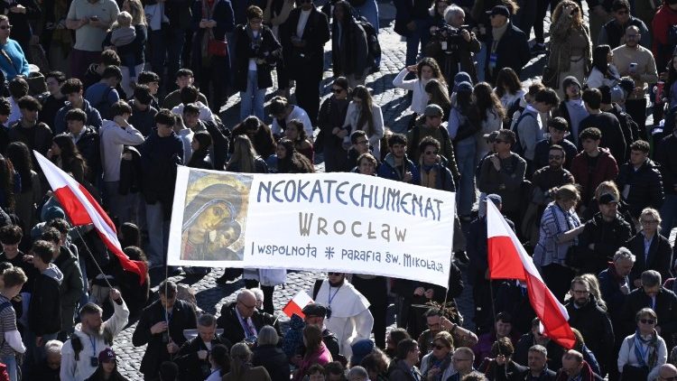 Un gruppo di fedeli in piazza San Pietro