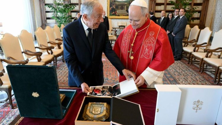 Papa Leone XIV con il presidente della Repubblica portoghese, Marcelo Rebelo de Sousa