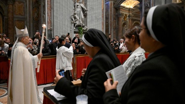 We Mszy św.  w Bazylice św. Piotra uczestniczyło ok. 5500 wiernych, w większości osoby konsekrowane