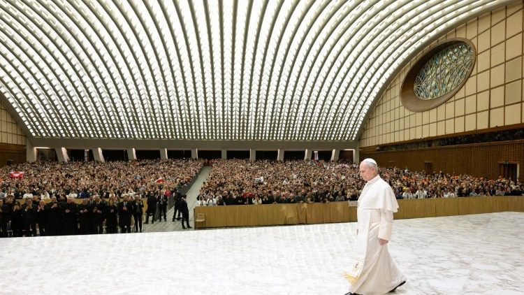 A Szentatya meg&eacute;rkezik az audienci&aacute;ra