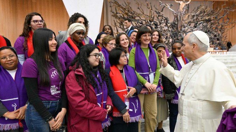 Papa akiwabariki washiriki wa Tukio la Kimataifa dhidi ya Biashara haramu ya Binadamu