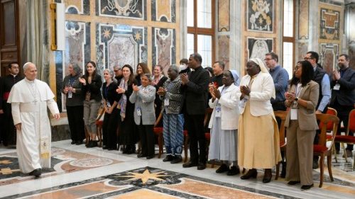 Pope reiterates need to respect rights of children, protect them from danger