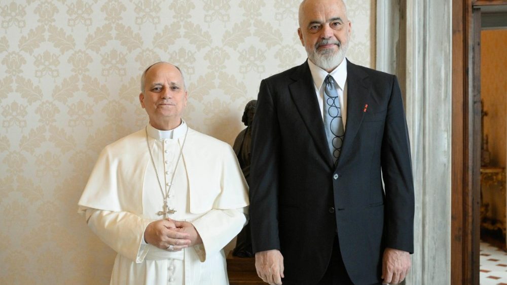 Papa dhe Edi Rama, Kryeministër i Republikës së Shqipërisë (@VaticanMedia)