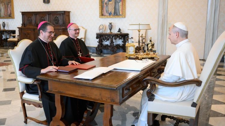 Die Audienz bei Papst Leo XIV. für Erzbischof Thibault Verny und Luis Manuel Alí Herrera