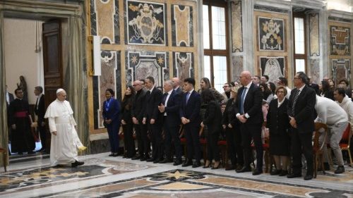 Le Pape salue le service pr&eacute;cieux des employ&eacute;s des jardins et du b&acirc;timent du Vatican