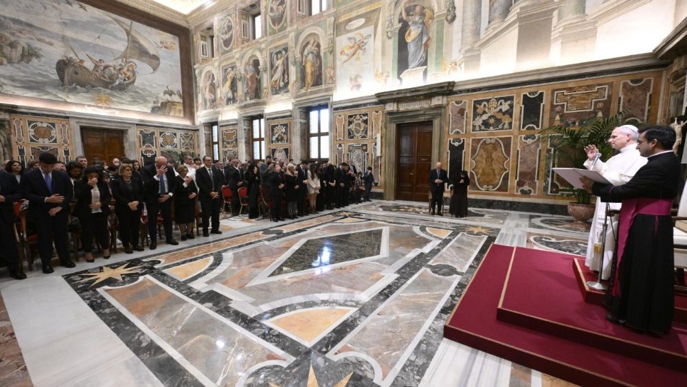 El Papa con los dirigentes y el personal de la Florería y de la Oficina de Edilicia del Vaticano 