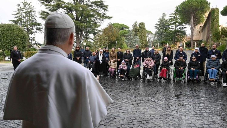 Il Papa si rivolge ai malati presenti