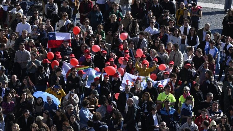 Паломники на площади Святого Петра (15 февраля 2026 г.)