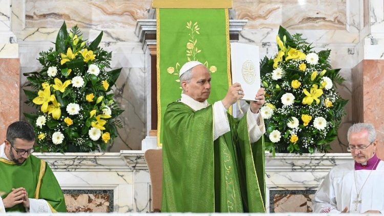 Papst Leo bei der Messe in Ostia Lido