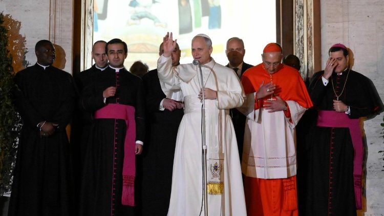 Пантыфік удзяляе благаслаўленне жыхарам Остыі перад ад’ездам у Ватыкан