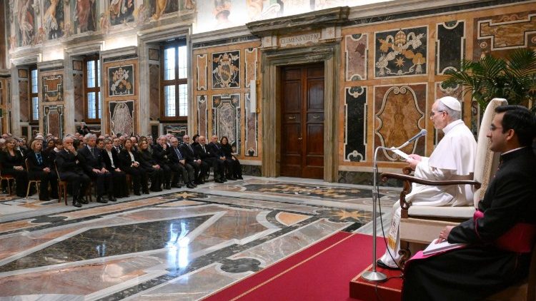 Papa Le&atilde;o XIV em encontro com prefeitos da Rep&uacute;blica Italiana