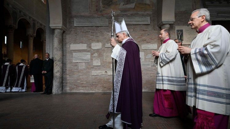Papež Lev XIV. poprvé slaví liturgii Poleční středy v bazilice sv. Sabiny na Aventinu