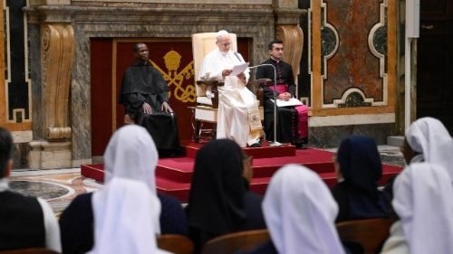 Papst an Ordensleute: Wendet euch den &Auml;rmsten zu