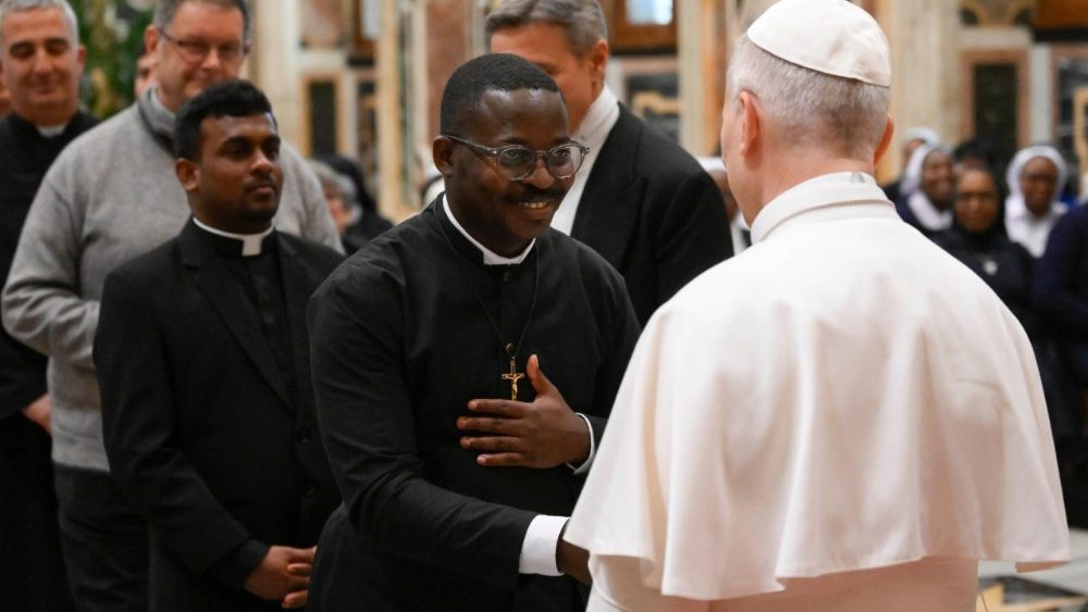 La Leon al XIV-lea, congregațiile de misionari ”Surorile Doamnei Noastre a Apostolilor” și ”Oblații Mariei Imaculate”