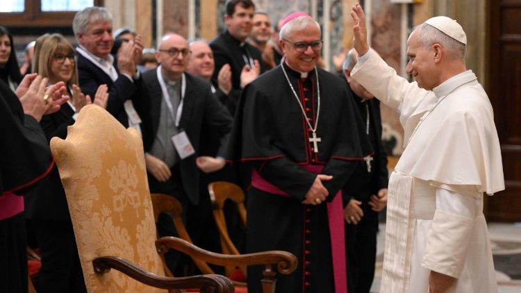 അംഗങ്ങൾക്കൊപ്പം പാപ്പാ 