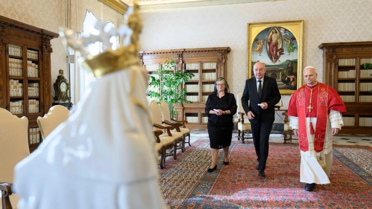 El Santo Padre con el Presidente de Hungr&iacute;a, Tamas Sulyok, el s&aacute;bado 21 de febrero de 2026 en el Palacio Apost&oacute;lico del Vaticano