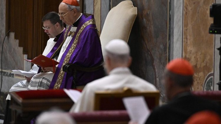 2026.02.22संत पापा लियो 14वें, कार्डिनलों और परमधर्मपीठीय विभागों के प्रमुखों के साथ चालीसा आध्यात्मिक साधना में भाग लेते हुए