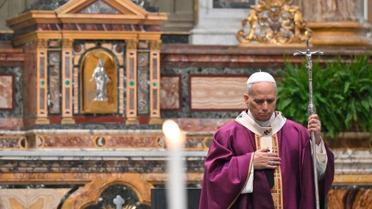 El Papa preside la Santa Misa en la bas&iacute;lica