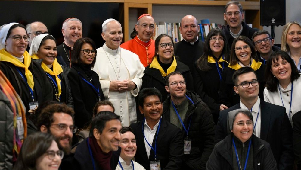 Папа з членамі пастырскай рады парафіі Найсвяцейшага Сэрца Езуса ў Рыме