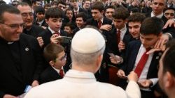 Papst Leo XIV. bei der Begegnung mit Priesterseminaristen aus Spanien