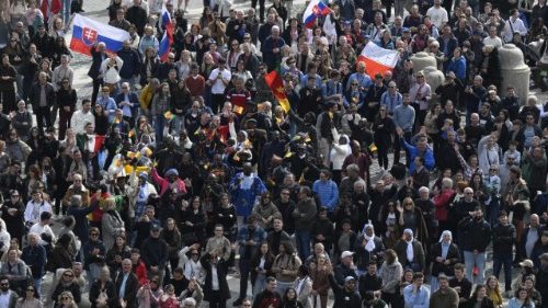 Ir&aacute;n, p&aacute;pež: Mier sa nebuduje hrozbami ani zbraňami