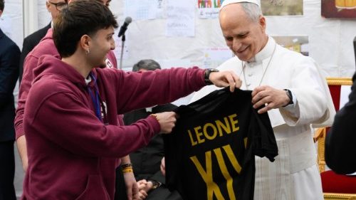 Par&oacute;quia Quarticciolo, luz do amor no bairro, diz Papa a jovens