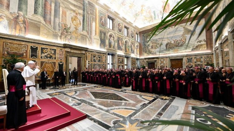 El Papa con las comunidades de la Facultad Teol&oacute;gica Apuliana y del Instituto Teol&oacute;gico Calabr&eacute;