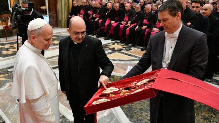 Aj&aacute;nd&eacute;kok a Szentaty&aacute;nak