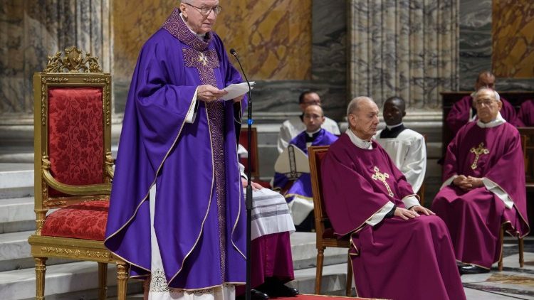 Cardenal Pietro Parolin pronuncia la homil&iacute;a