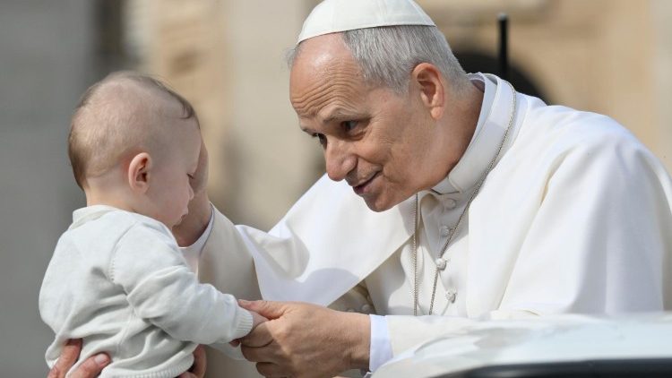 Leone XIV sulla papamobile