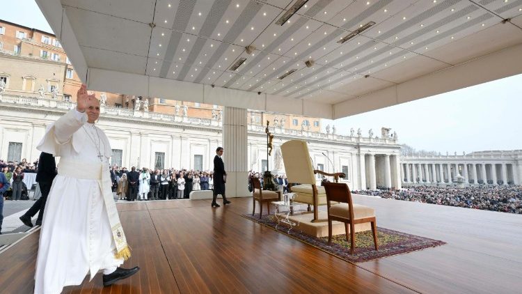 A Szentatya meg&eacute;rkezik az audienci&aacute;ra