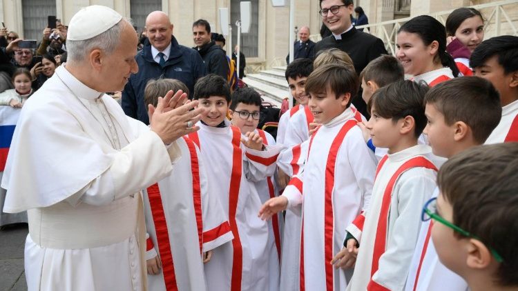 I chierichetti della parrocchia romana dei Santi Antonio e Annibale Maria.