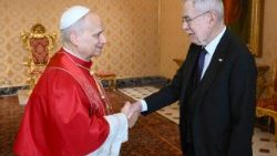 Pápež Lev XIV. s rakúskym prezidentom Alexandrom Van der Bellenom
