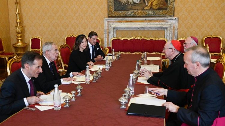 Los coloquios en la Secretaria de Estado Vaticano